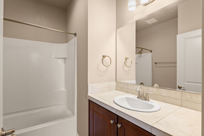 Building Photo - Luxury 3-bedroom, 3.5 Bath Row Home for Rent in Villebois Village Center