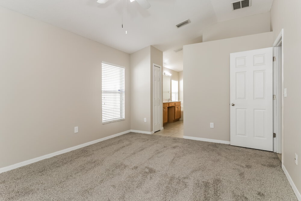 Building Photo - 15950 Leatherleaf Ln