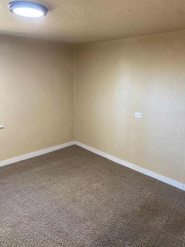 Building Photo - Pet Friendly Cozy 2 Bedroom on Mae Valley ...