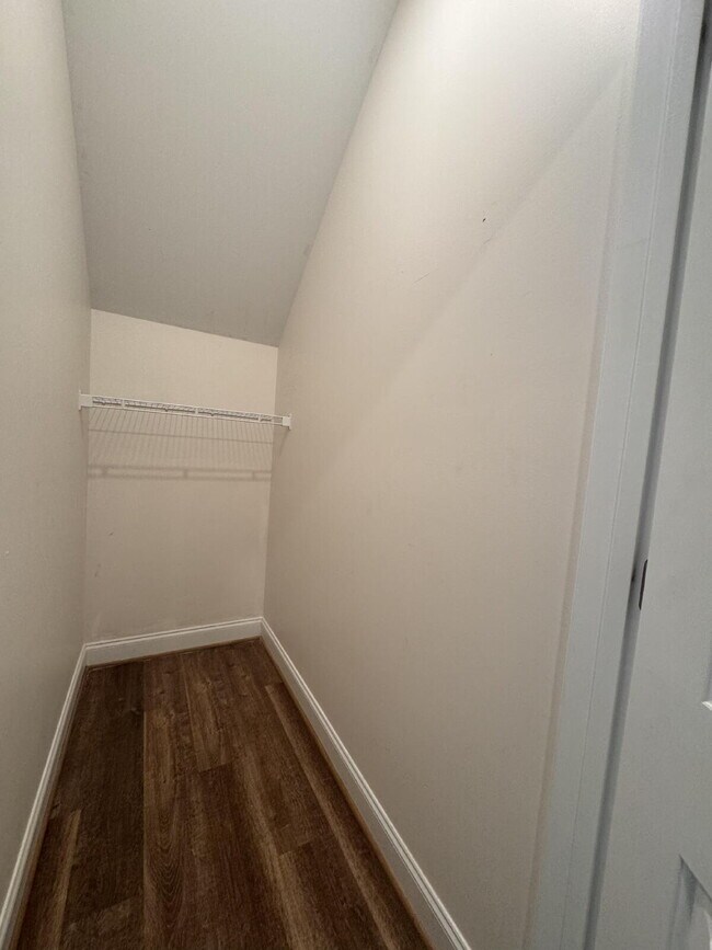 Building Photo - Sign a 12-month lease now and receive the ...