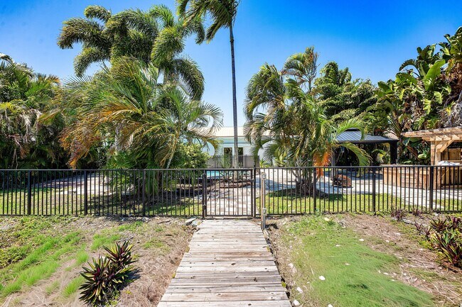 Building Photo - 1402 Cormorant Rd