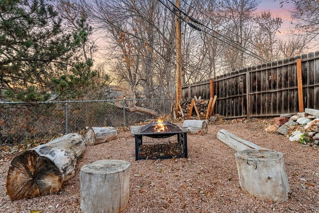 Building Photo - 6029 Iris Way