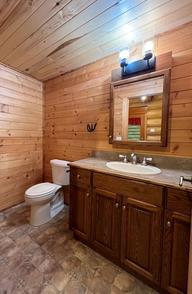 Building Photo - Enchanting Log Home for Lease