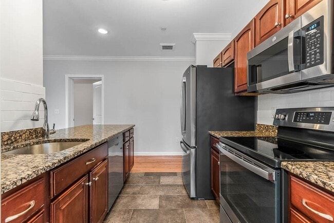 Building Photo - 446 Belgrade Ave