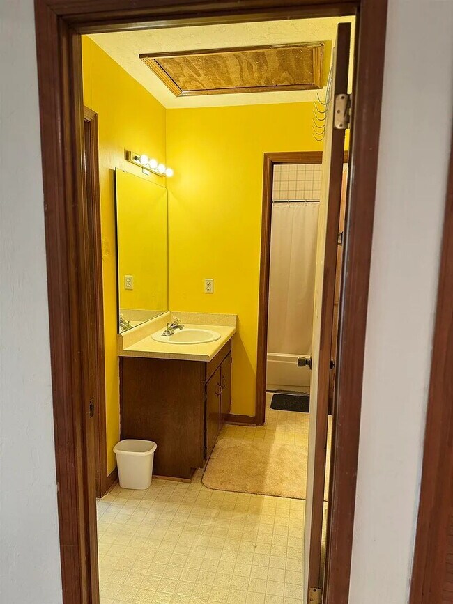 Building Photo - 2BR Condo with Private Baths, Fireplace, Balcony & In-unit Washer/Dryer– Near FSU & TSC