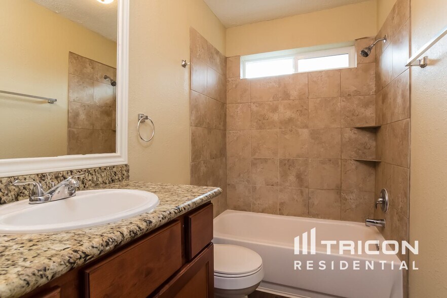 Building Photo - 10111 Enchanted Stone Dr