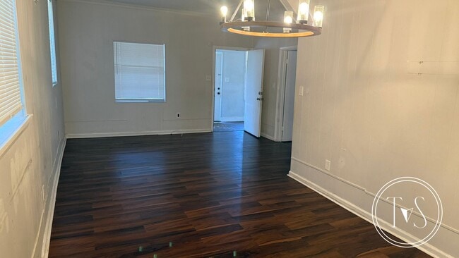 Building Photo - 1011 W 53rd St