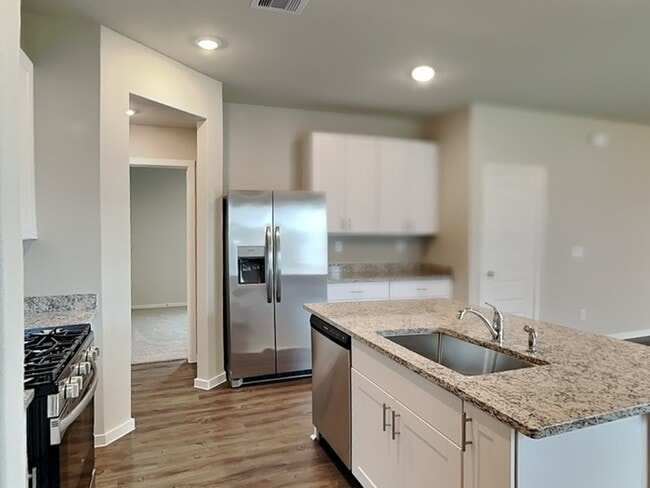 Building Photo - 17331 Roxboro Ln