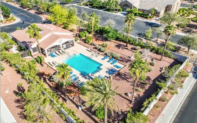 Building Photo - Freshly updated 3 bedroom townhouse near Bermuda and Cactus will be ready to move in by begining ...
