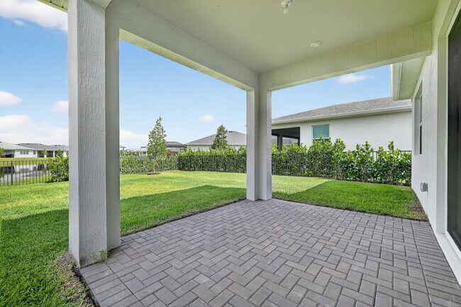 Building Photo - 14335 SW Skye Dr