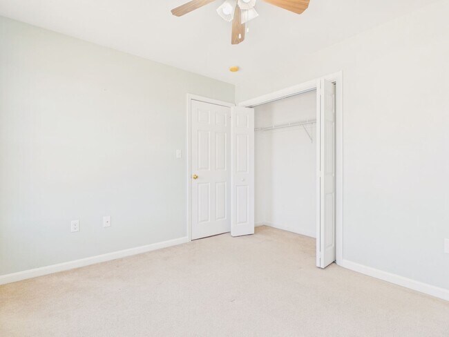 Building Photo - Gorgeous 3 Bedroom Single Family