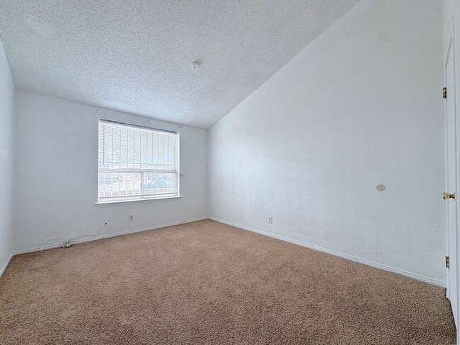 Building Photo - Northeast El Paso 2 bed/2 bath