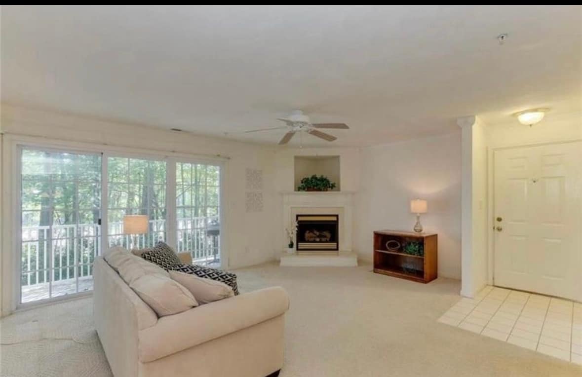 Building Photo - 900 Charnell Dr