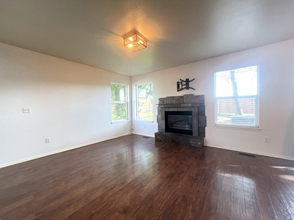 Building Photo - 5851 N Cobbler Ln