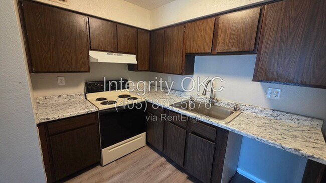 Building Photo - 3803 N Rockwell Ave
