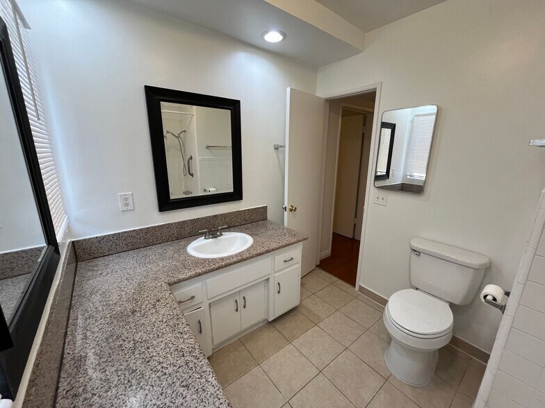 Building Photo - 1065 S Holt Ave