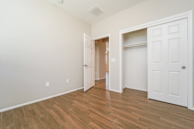 Building Photo - 7554 S Ocean Port Dr