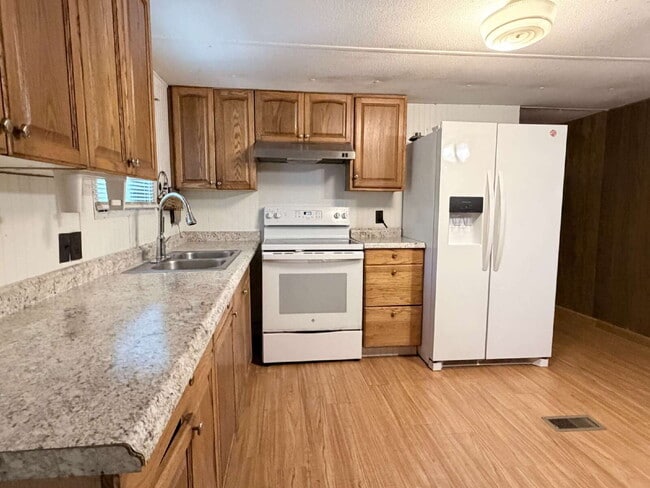 Building Photo - Affordable 3BR Home in Peaceful Hicks Lake Community
