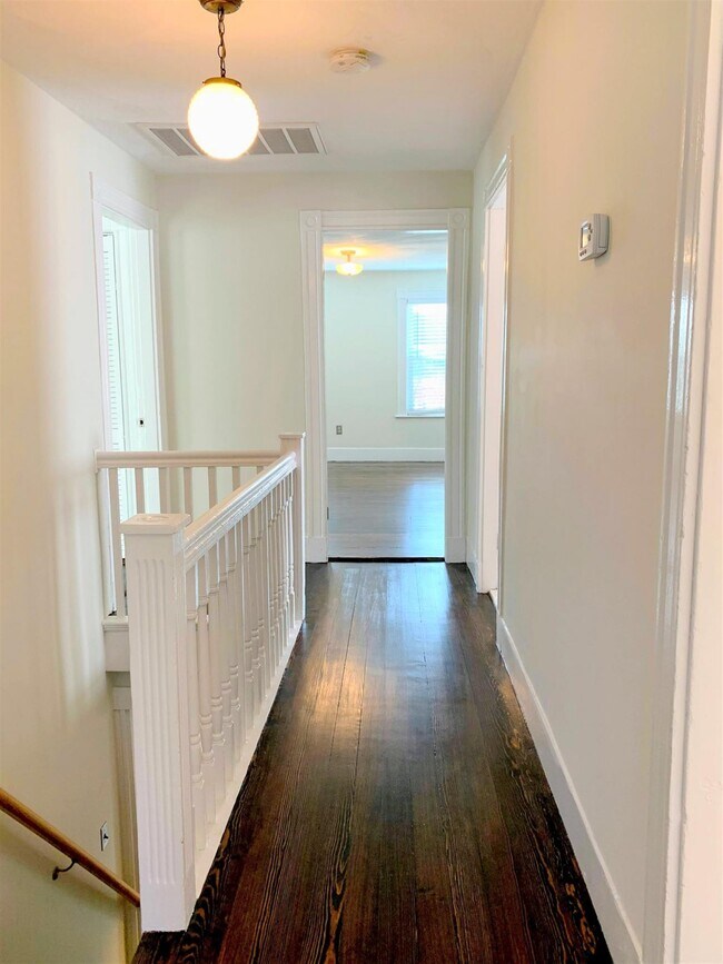 Building Photo - 98 Bristol Rd