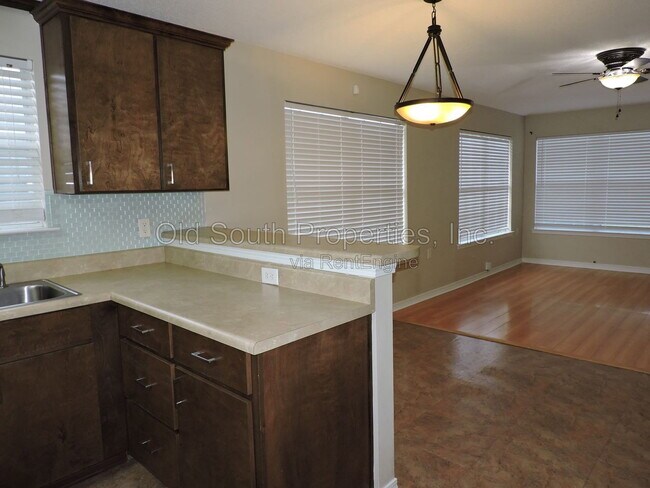 Building Photo - 8110 Heirloom Dr