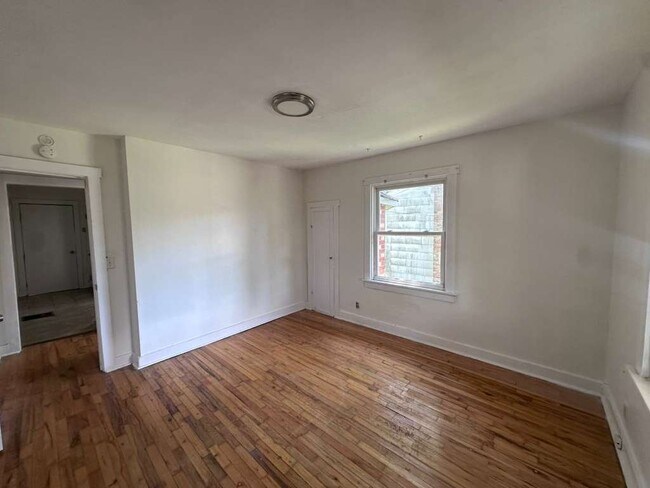 Building Photo - 806 Marvin Ave