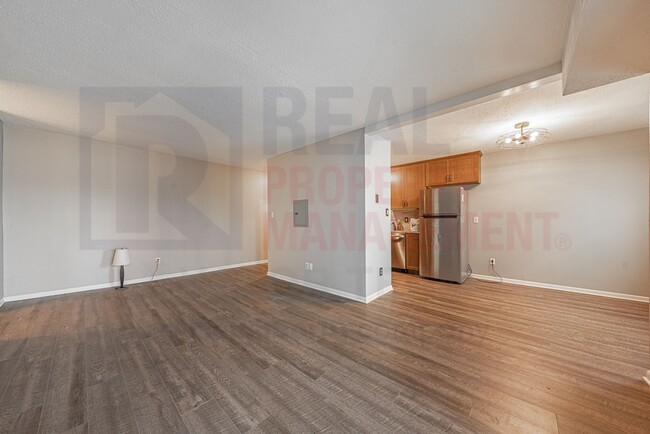 Building Photo - 10760 Ravenna Rd