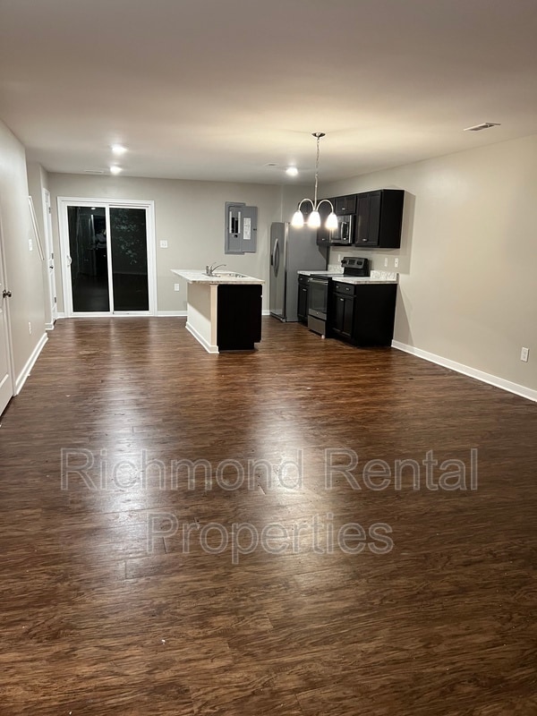 Building Photo - 1503 Stonewall Manor Dr
