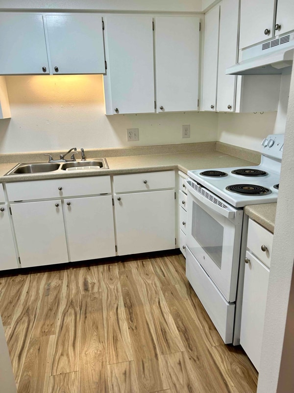 Building Photo - 2804 E 32nd Ave