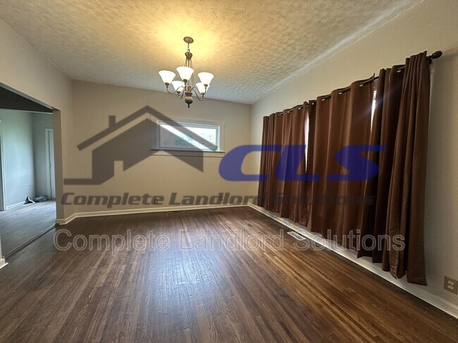 Building Photo - 1301 S 9th St
