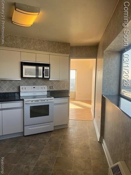 Building Photo - 5000 Town Center Dr