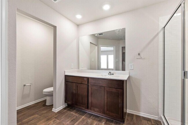 Building Photo - 128 Shimmering Cv