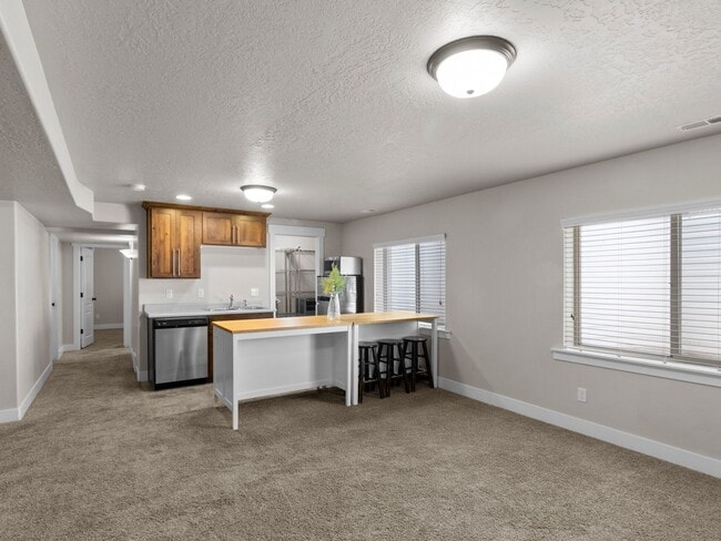 Building Photo - Beautiful Bluffdale home for rent!