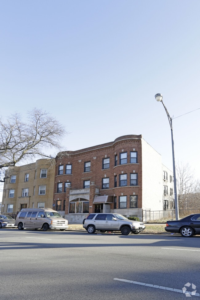 Building Photo - 4905 S Michigan Ave