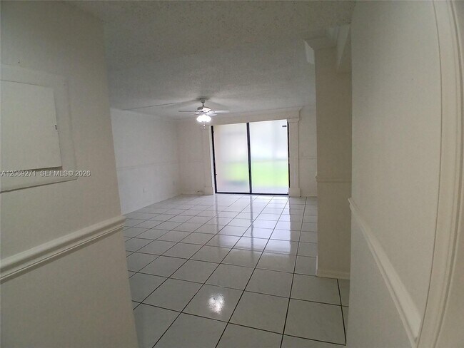 Building Photo - 8600 SW 133rd Ave