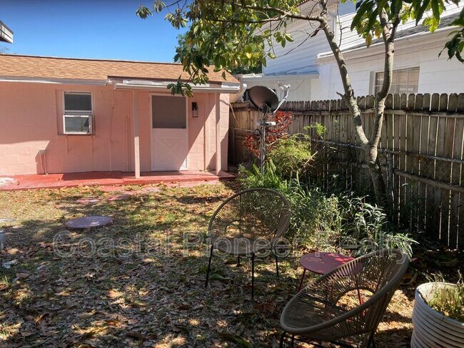 Building Photo - 3024 W Haya St