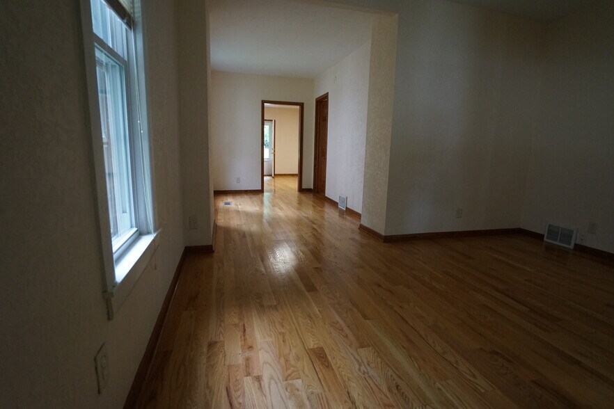 Livingroom - 906 23rd St