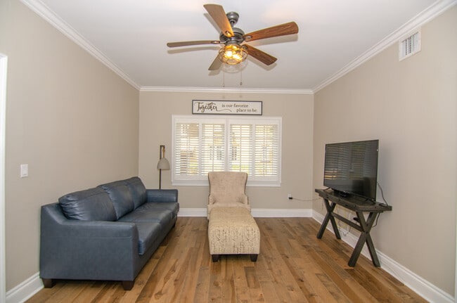 Building Photo - Melrose Landing Condo