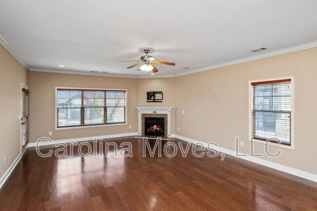Building Photo - 213B Bell Heather Lane