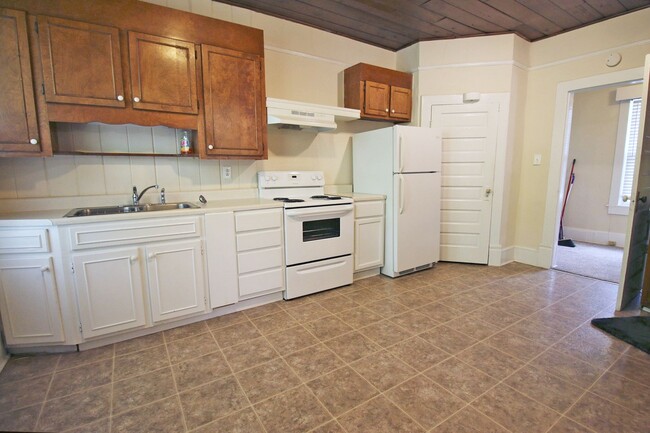 Building Photo - 2025 PRE-LEASING - 1 Bedroom, 1 Bath - Old...