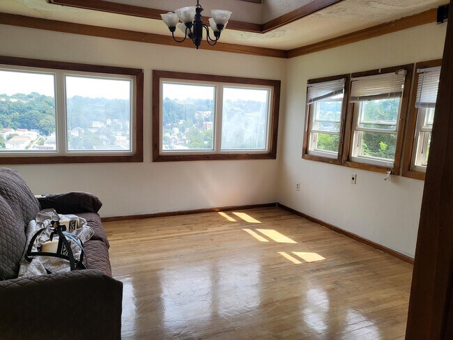 Building Photo - 38 Hillside Ave