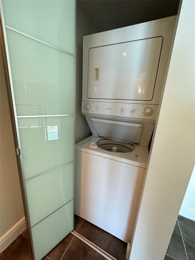 Building Photo - 41 SE 5th St