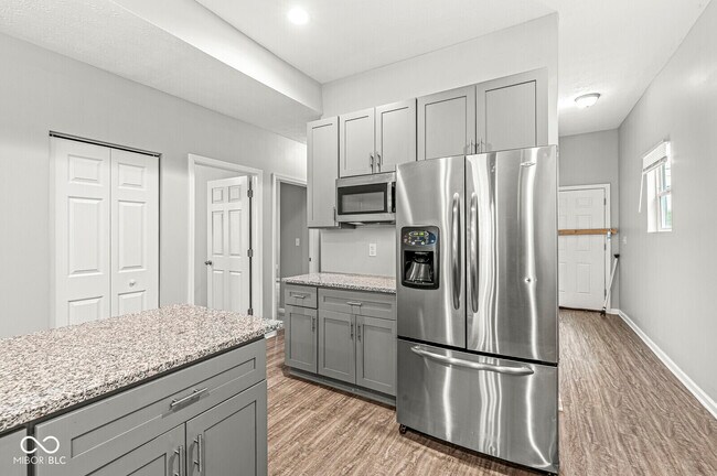 Building Photo - 2345 N Kenwood Ave