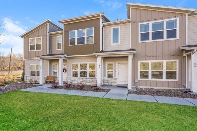 Building Photo - Spacious 3-Bed, 2.5-Bath Pet-Friendly Home with Central Air & 2-Car Garage! - Available NOW!