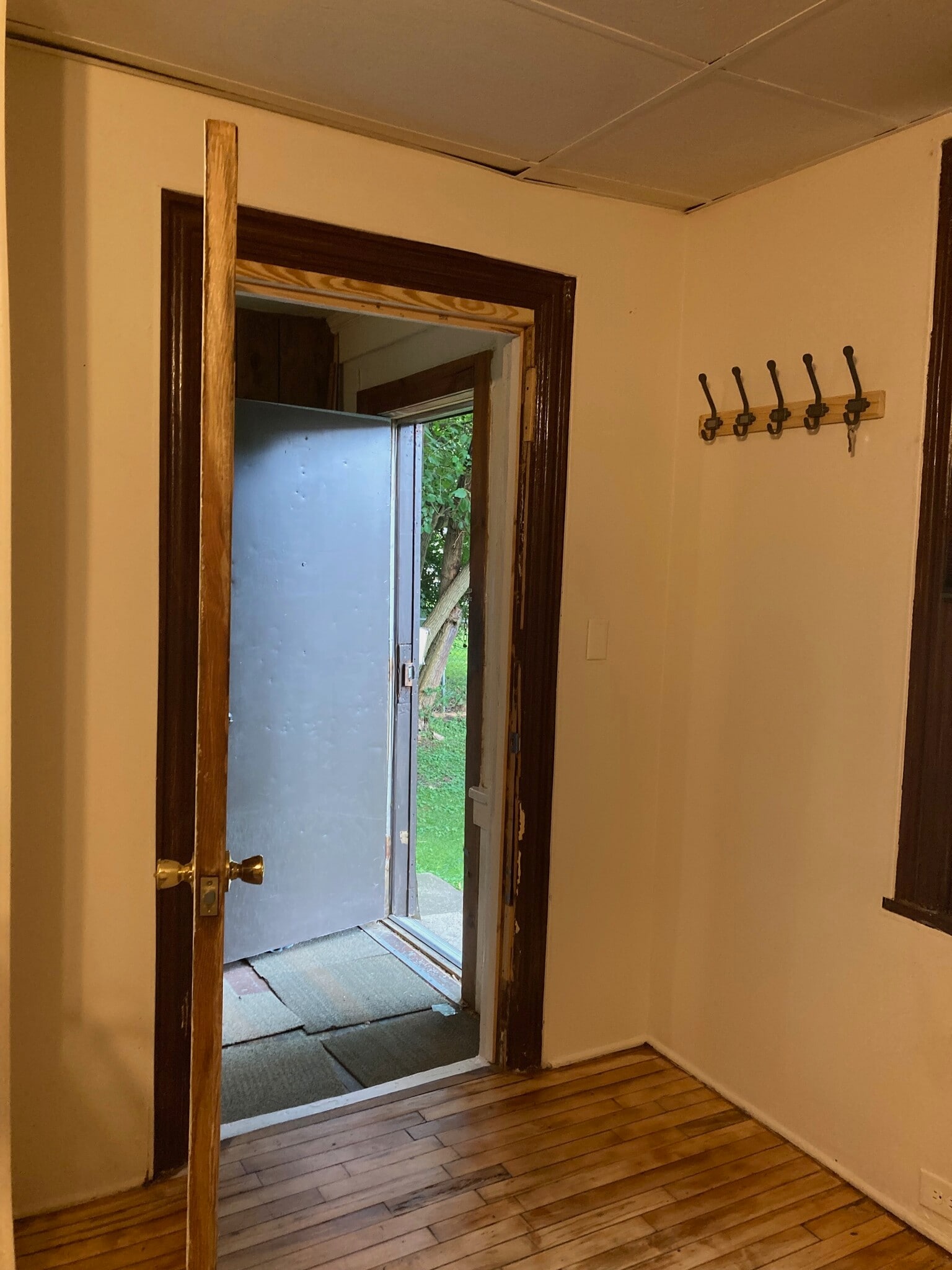 Mudroom Entrance - 3805 Greensprings Ave