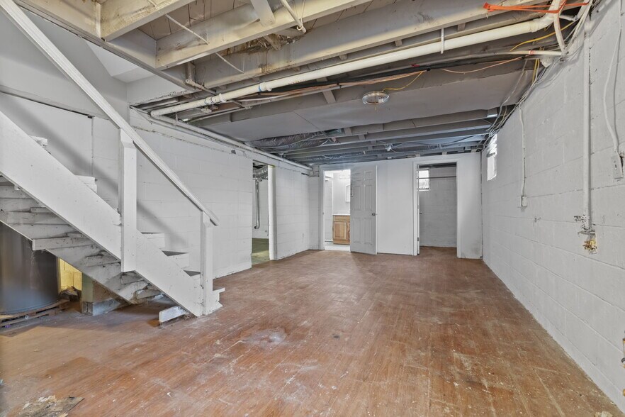 Building Photo - 1227 W 25th St