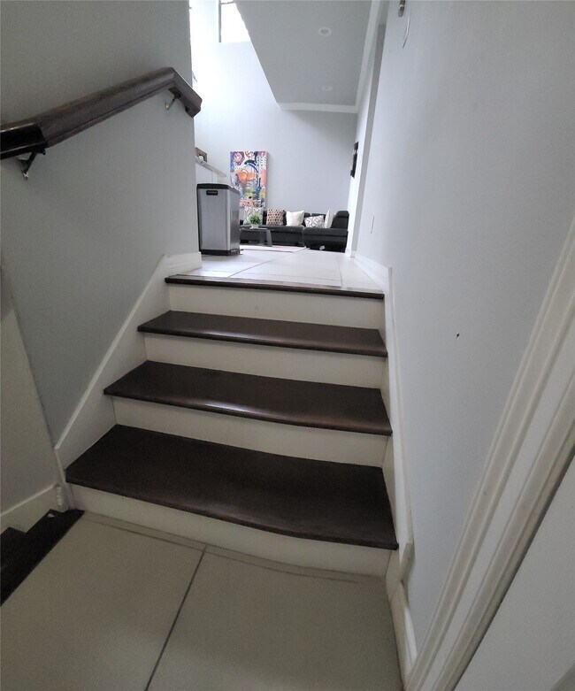 Building Photo - 1413 Holly St