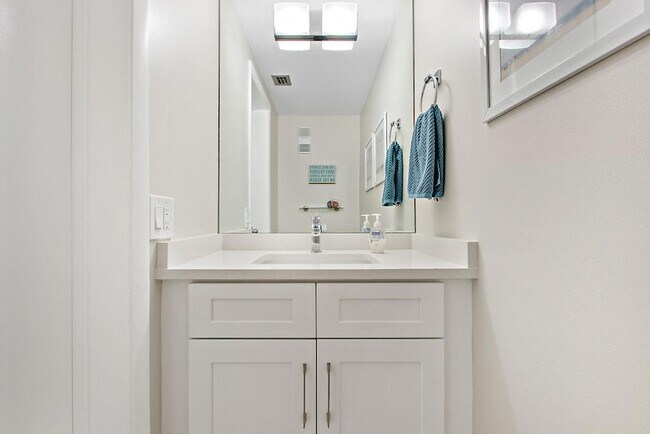 Building Photo - 353 S US Hwy 1