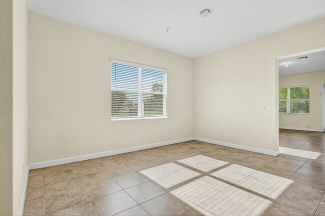 Building Photo - 1769 Berskshire