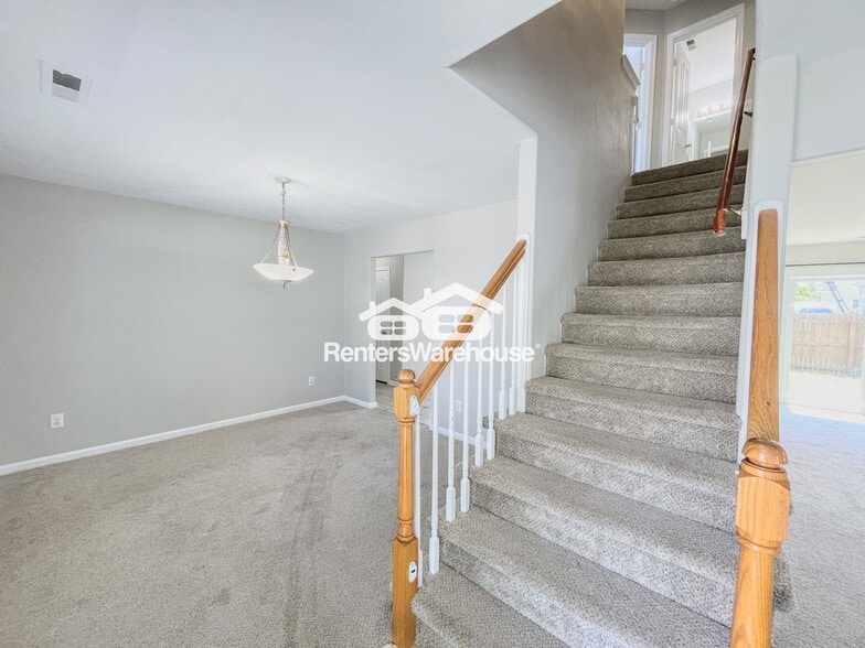 Building Photo - 617 Lord Nelson Ct