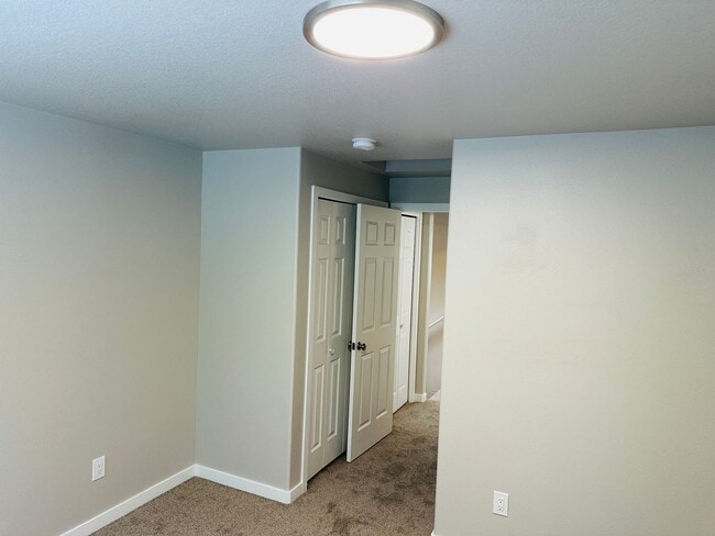 Building Photo - 710 SE 135th Ct